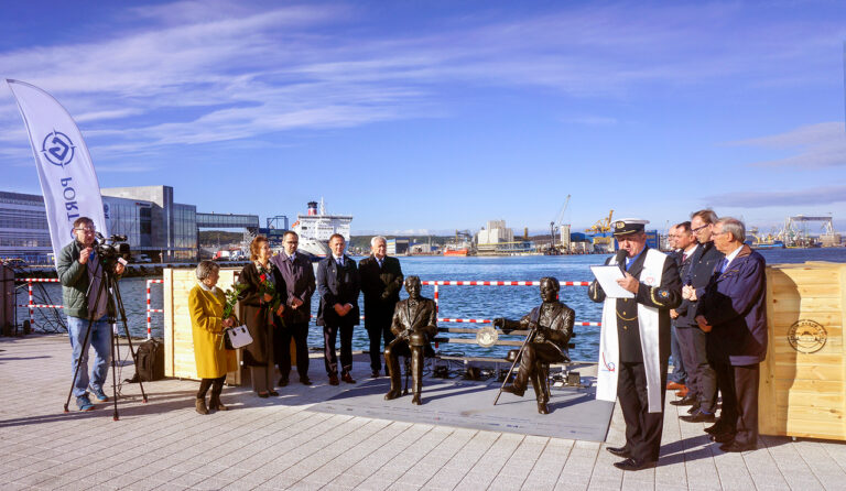 Uroczystość odsłonięcia pomnika budowniczych Portu Gdynia